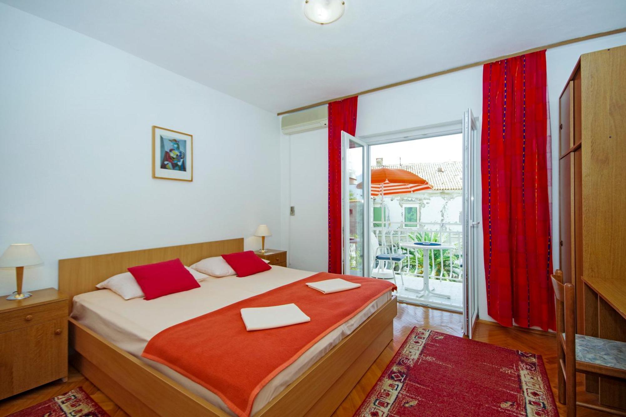 Apartament z 1 sypialnią i balkonem z widokiem na morze